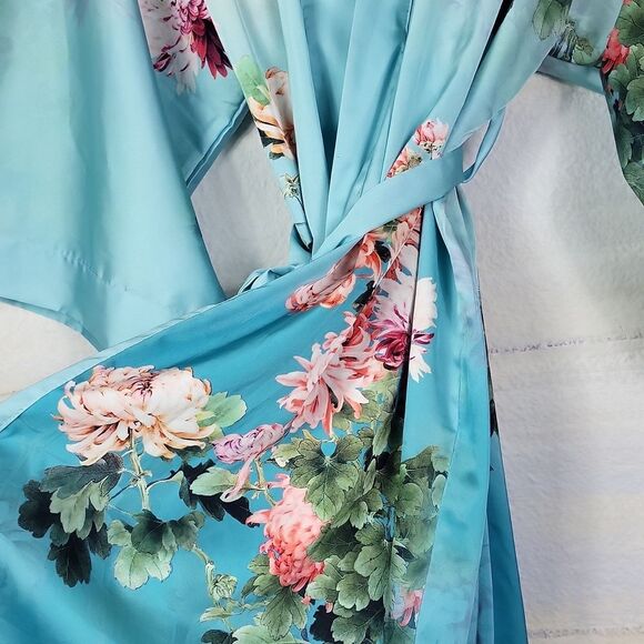KIM + ONO Floral Satin Kimono Robe. Size OS - Picture 6 of 12